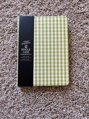 Elyse Breanne Kindle Case in Green Gingham